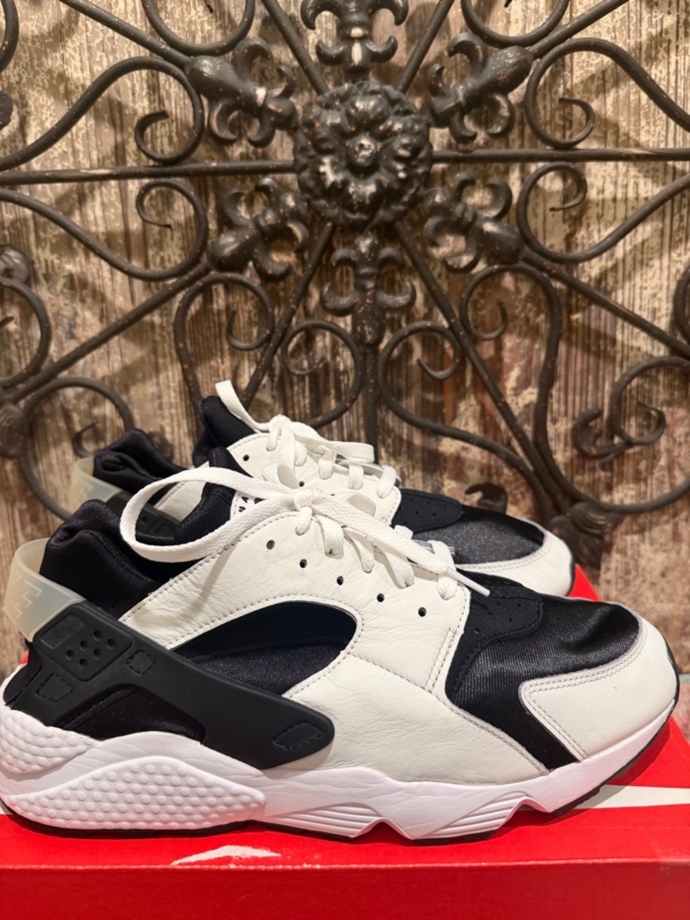 Nike white air Huarache size 11.5 women’s like new orca